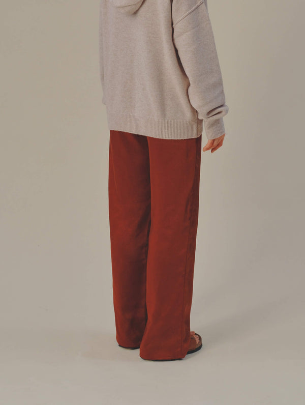 Oda獨家 絲滑抗皺中低腰長褲 焦糖棕