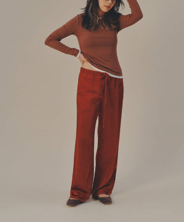 Oda獨家 絲滑抗皺中低腰長褲 焦糖棕